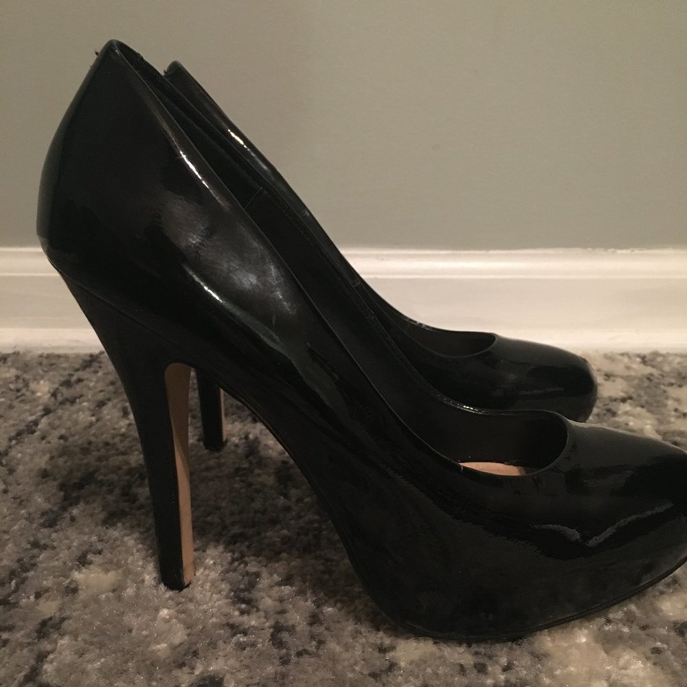 Black Patent Leather Round Toe Pumps